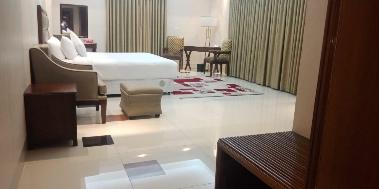 The Royal Paradise ธากา ภายนอก รูปภาพ